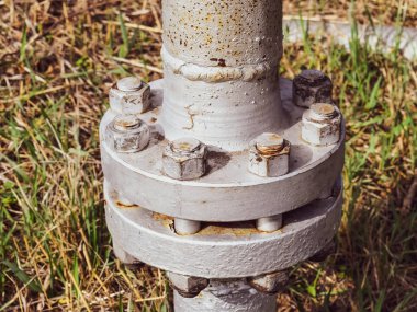 Flanşlı boru. Flanş - petrol ve gaz sektöründe çok kullanır boru.