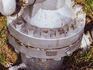 Flanşlı boru. Flanş - petrol ve gaz sektöründe çok kullanır boru.