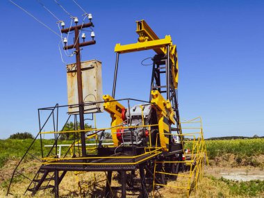 Olarak bir kuyu üzerinde yüklü petrol pompa pompa birimi