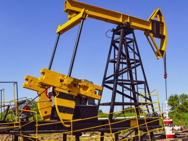 Olarak bir kuyu üzerinde yüklü petrol pompa pompa birimi