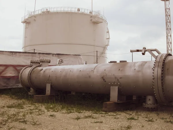 Heat exchangers at oil refinery. — Stock Photo, Image