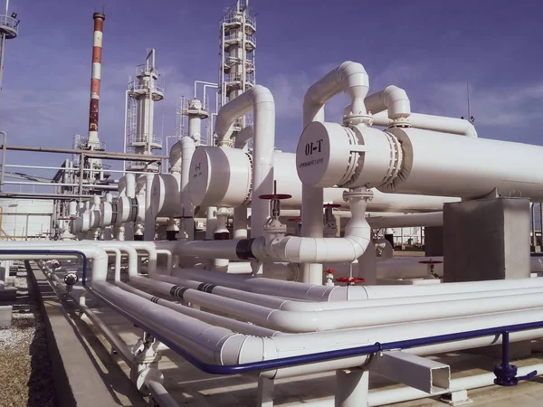 Heat exchangers in a refinery — Stock Photo, Image