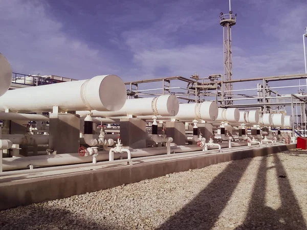 Heat exchangers in a refinery — Stock Photo, Image