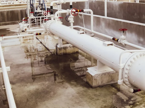 Heat exchangers in a refinery. The equipment for oil refining — Stock Photo, Image