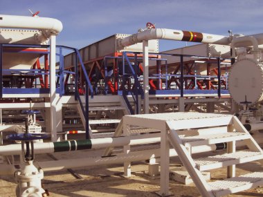 Çelik servis platformu ve merdiven