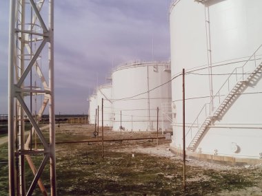 Petrol ürünleri depolama tankları