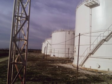 Petrol ürünleri depolama tankları