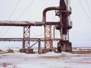 Meşale sistemde bir petrol sahası. Sistem bir petrol sahası üzerinde bir meşale. Yanan bir meşale kafana.