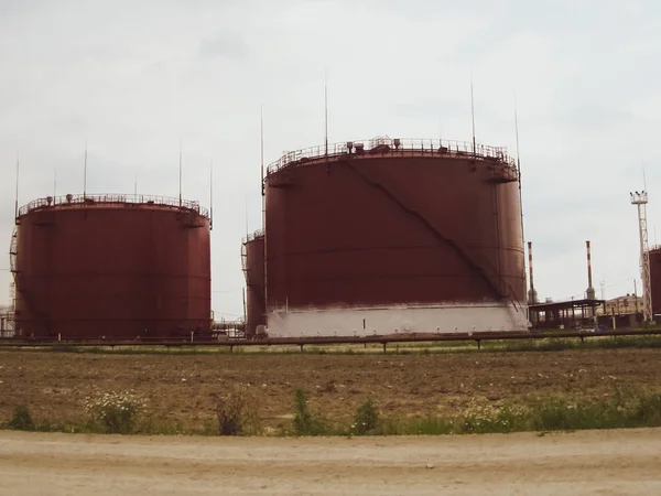 Tanques de almacenamiento de productos petrolíferos — Foto de Stock