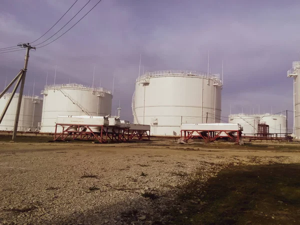 Tanques de armazenamento para produtos petrolíferos — Fotografia de Stock