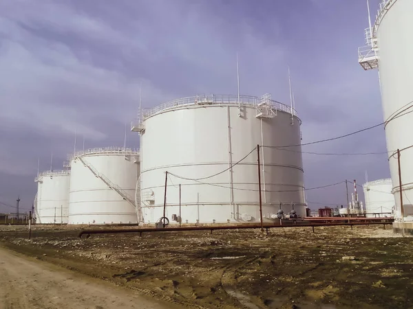 Petrol ürünleri depolama tankları