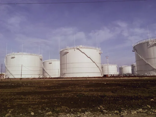 Tanques de almacenamiento de productos petrolíferos —  Fotos de Stock