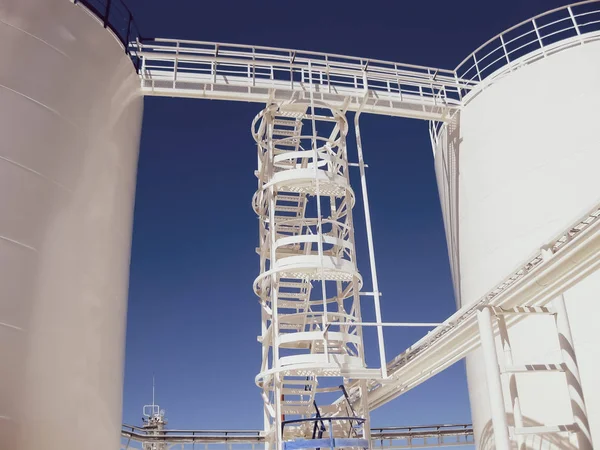 The tank with water and a ladder. — Stock Photo, Image