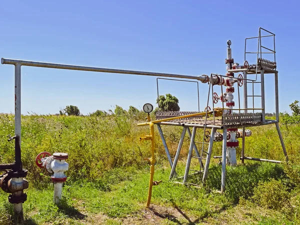 Bra för olje- och gasproduktion. Utrustning för borrhål i oljan. Oljeproduktion — Stockfoto