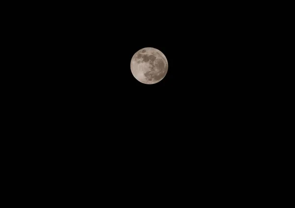 A lua no céu noturno — Fotografia de Stock