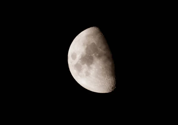 Gece gökyüzündeki aya — Stok fotoğraf