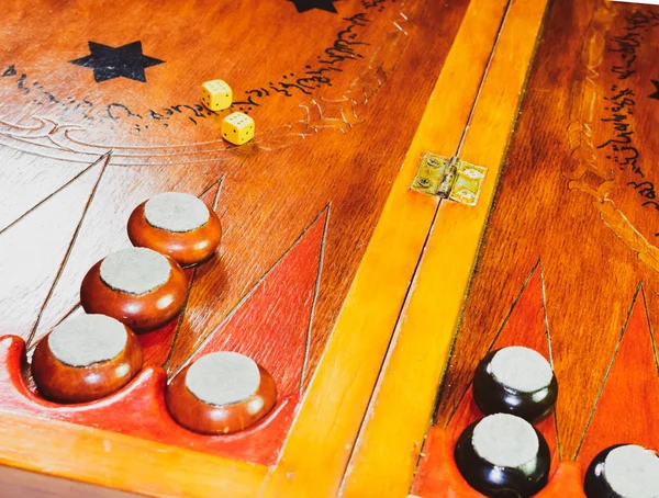 Backgammon. Backgammon hecho a mano . — Foto de Stock