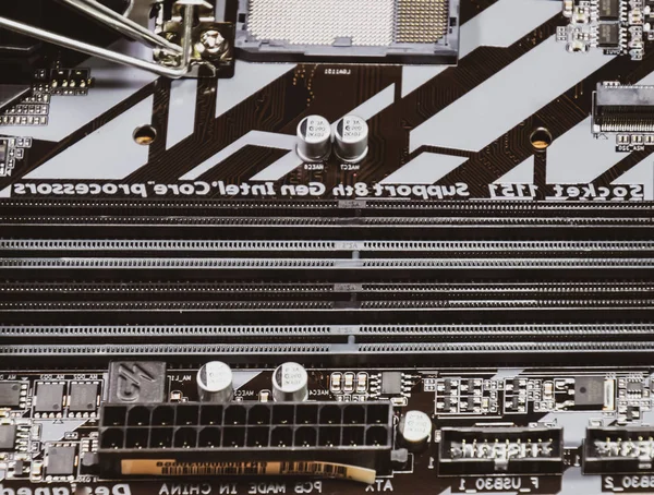 Placa base Gigabit para el procesador Intel. Ranuras de memoria — Foto de Stock