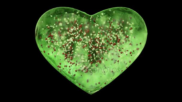 Зеленое ледяное стеклянное сердце со снежинками и красными шариками внутри — стоковое видео