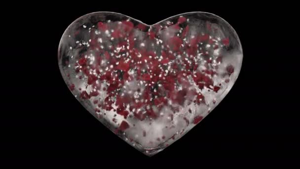 Λευκό πάγου γυάλινη καρδιά με νιφάδες χιονιού και τα κόκκινα πέταλα μέσα σε άλφα ματ βρόχο 4k — Αρχείο Βίντεο