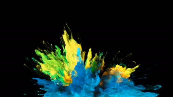 Explosión de color - colorido azul amarillo humo explosión fluido partículas alfa mate — Vídeo de stock