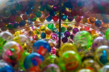 Renkli Gachapon kapsüllerin yakın yukarı