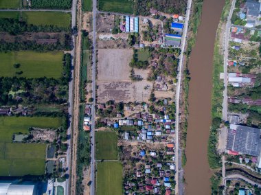 Yeşil pirinç alan, şehir ve Nan nehir Phichit, Tayland