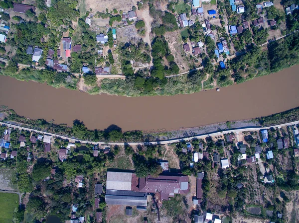 Liten stad bredvid Nan-floden i Phichit, Thailand — Stockfoto