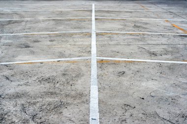 Soyut Beyaz ve sarı çizgiler boş otoparklar
