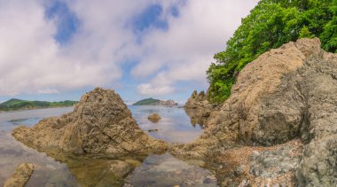 Japon Denizi kayalık sahil şeridi