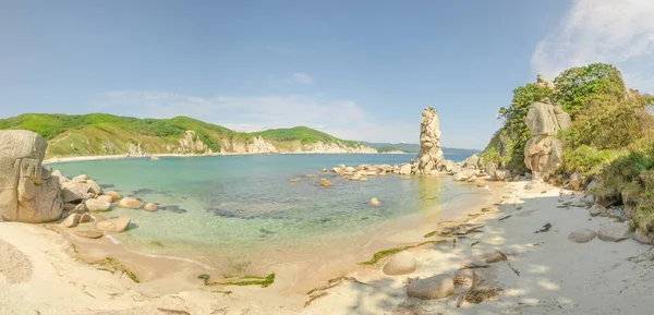 Costa rocosa del mar japonés — Foto de Stock