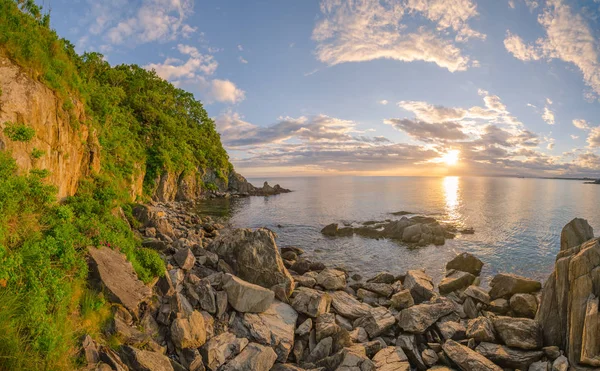 Gökyüzü ve dalgalar deniz manzara