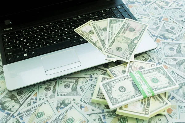 Amerikan Doları. Banknot dizüstü bilgisayar ile bir sürü