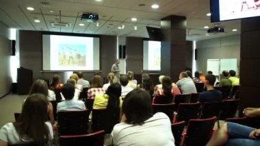 İnsanlar için hoparlör dinle