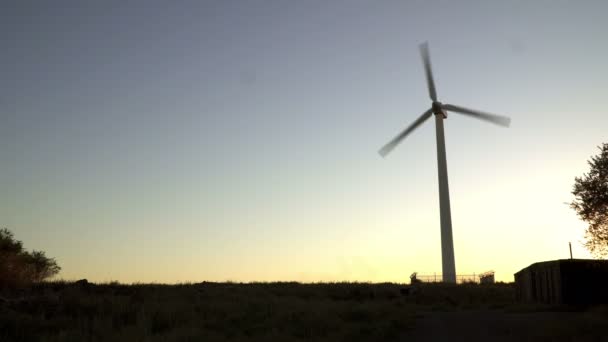 Wind turbine in the sun — Stock Video