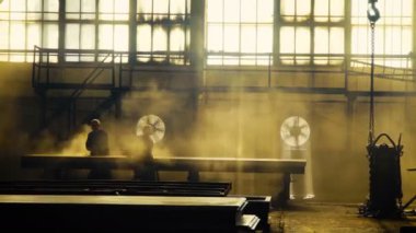 bitki veya fabrika işçi metal işleme.
