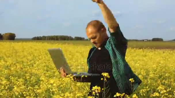 Loco cara hombre bailando — Vídeos de Stock