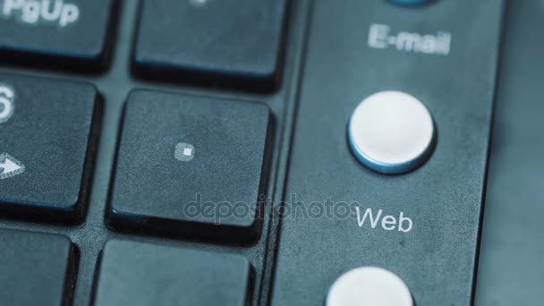 Web knop op het toetsenbord. — Stockvideo