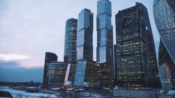 MOSCÚ, RUSIA - ENE 2017: Moscú nueva ciudad y el río Moscú por la noche — Vídeos de Stock