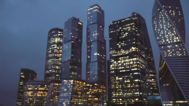 Μόσχα, Ρωσία - Δεκ 2017: Νέα πόλη Μόσχα και ποταμού Μόσχα το βράδυ — Αρχείο Βίντεο