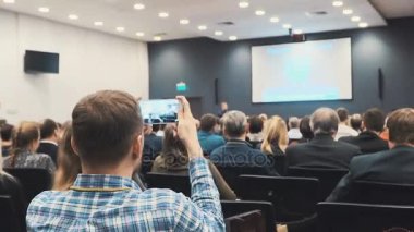 insanlar bir konferans ya da sunum