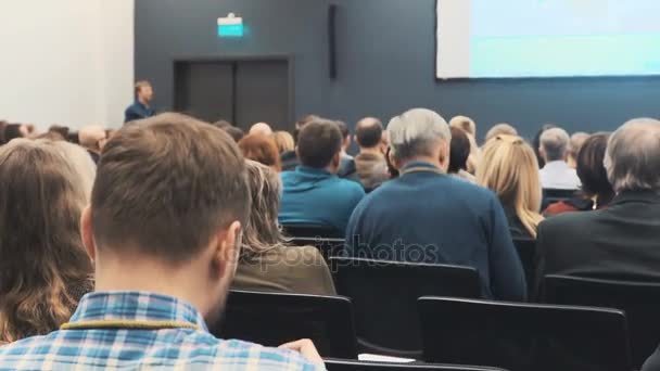 Personnes à une conférence ou à une présentation — Video