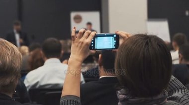 insanlar bir konferans ya da sunum