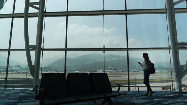 Havaalanı veznedeki kıza