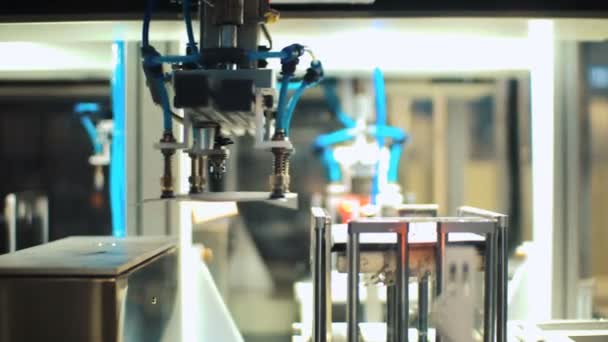 Виробництво літій-іонних акумуляторів — стокове відео