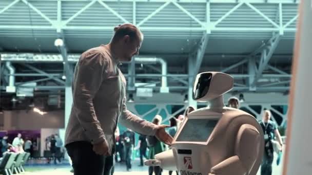 Современные роботизированные технологии. — стоковое видео