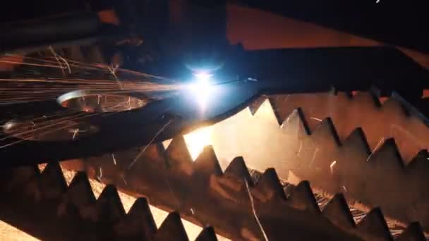 Corte de chapa en taller — Vídeos de Stock