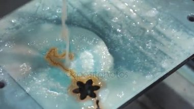 Sac metal atölyesinde kesmek