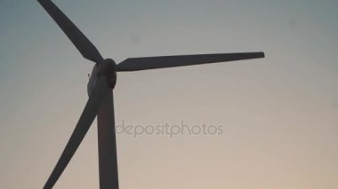 Rüzgar enerjisi türbinleri en temiz, yenilenebilir elektrik enerji kaynağı biridir