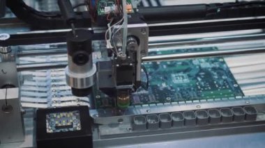 Yüzey montaj teknolojisi Smt makine öğeleri devre kartlarına yerleştirir.